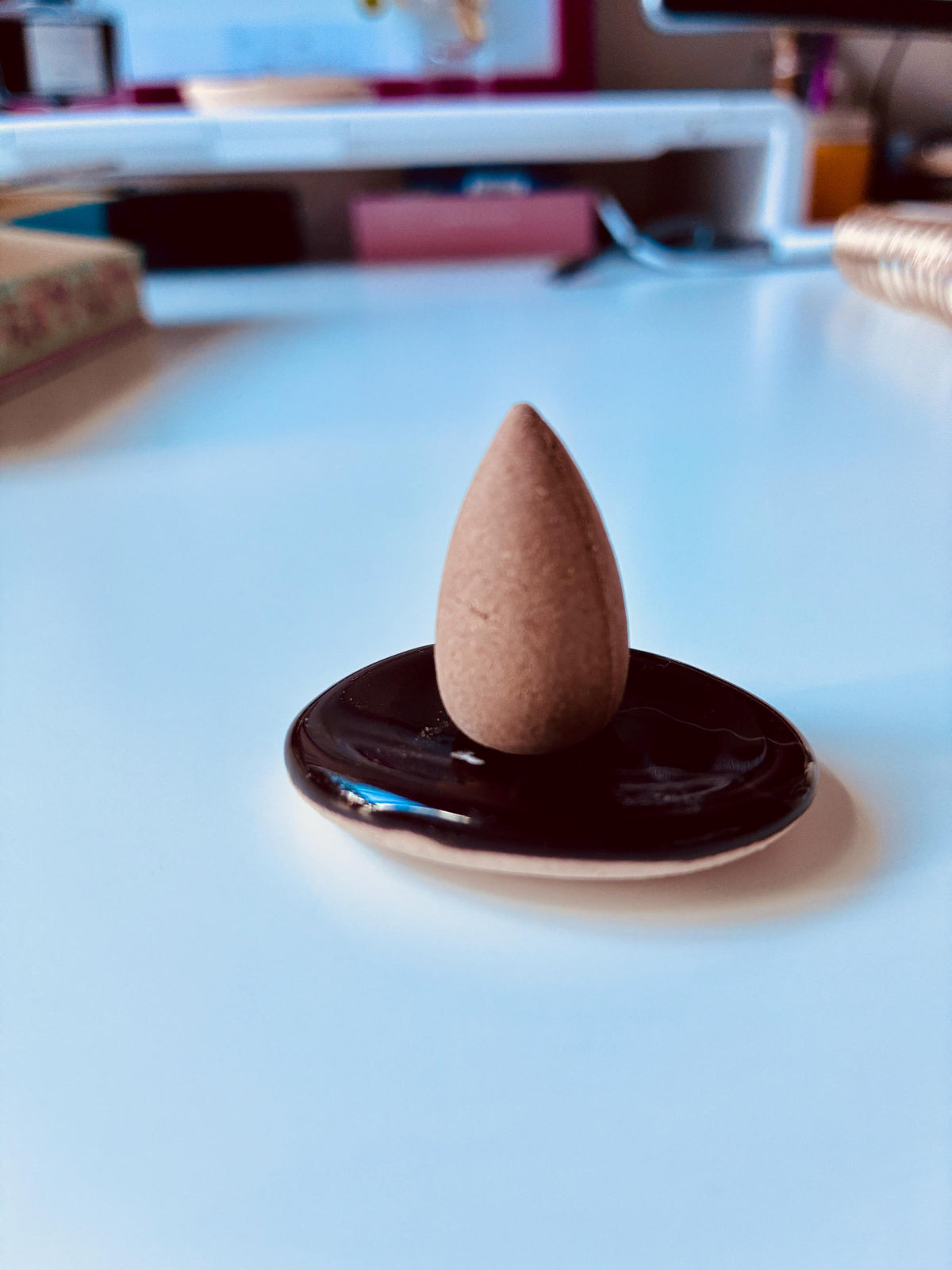 Soft Ember Agarwood Incense Cones  Natural Oud, Handmade Ceramic Holder (9 Cones)